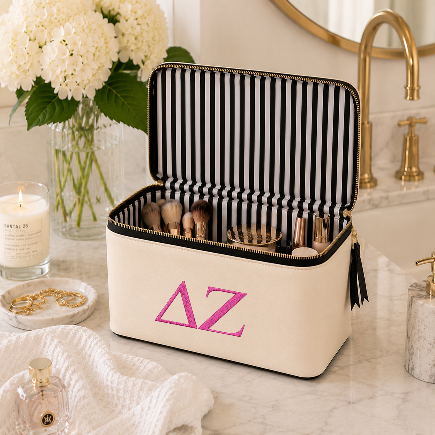 Delta Zeta Classic Cosmetic Case